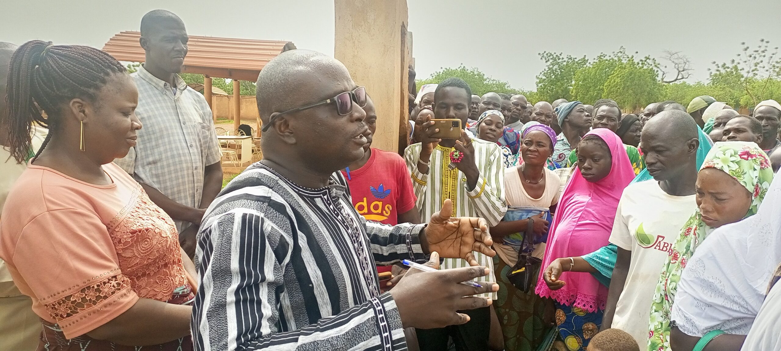 C𝒐𝒎𝒎𝒖𝒏𝒆 𝒅𝒆 𝑲𝒐𝒏𝒈𝒐𝒖𝒔𝒔𝒊: Le 𝙋𝙧𝙤𝙟𝙚𝙩 𝘾𝙤𝙢𝙢𝙪𝙣𝙖𝙪𝙩𝙖𝙞𝙧𝙚 𝙙𝙚 𝙍𝙚𝙡𝙚̀𝙫𝙚𝙢𝙚𝙣𝙩 𝙚𝙩 𝙙𝙚 𝙎𝙩𝙖𝙗𝙞𝙡𝙞𝙨𝙖𝙩𝙞𝙤𝙣 𝙥𝙤𝙪𝙧 𝙡𝙚 𝙎𝙖𝙝𝙚𝙡 (𝙋𝘾𝙍𝙎𝙎) vient en aide aux personnes déplacées internes